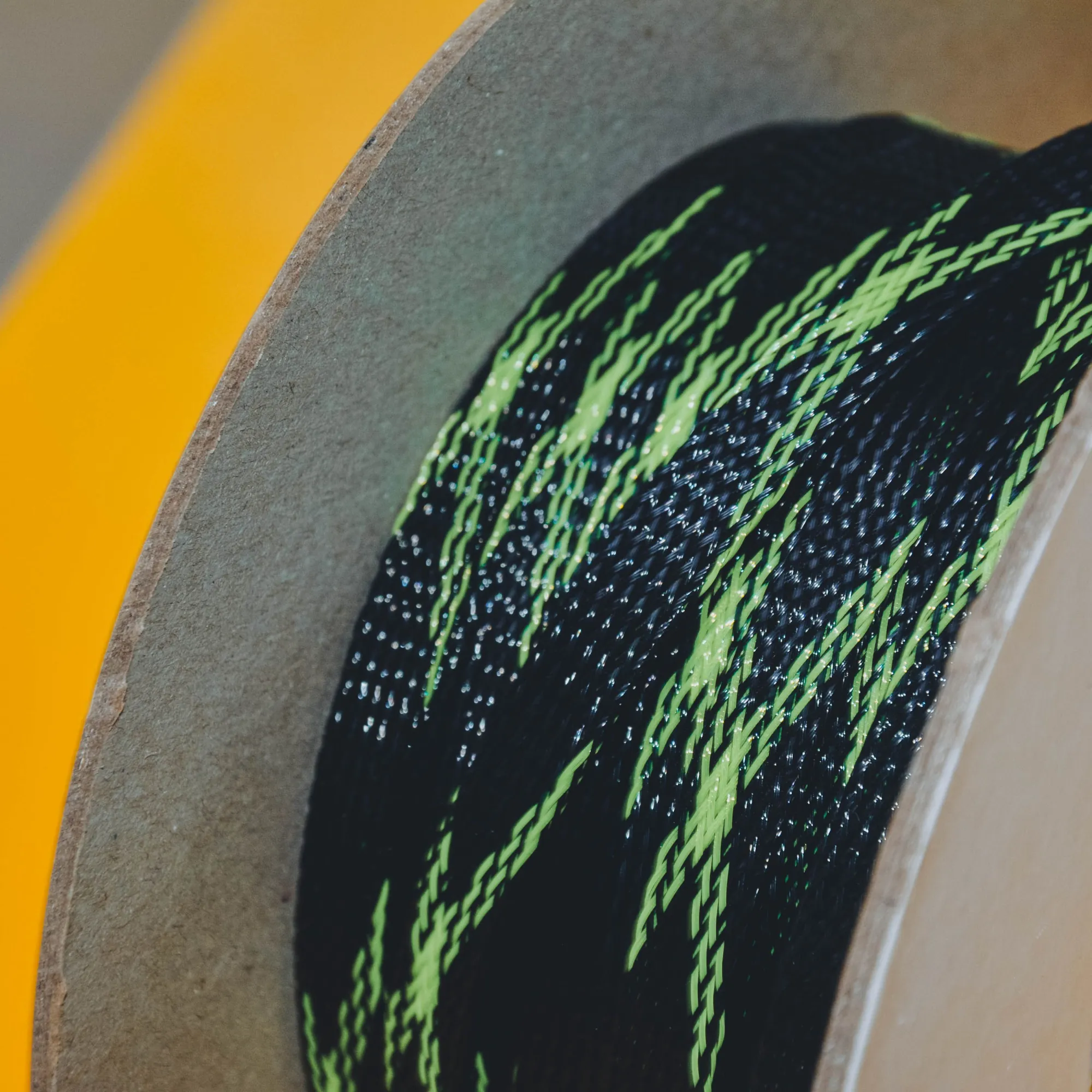 Защитная кабельная оплетка GA D12mm черно-зеленая (1б-50м) (1м) - фото