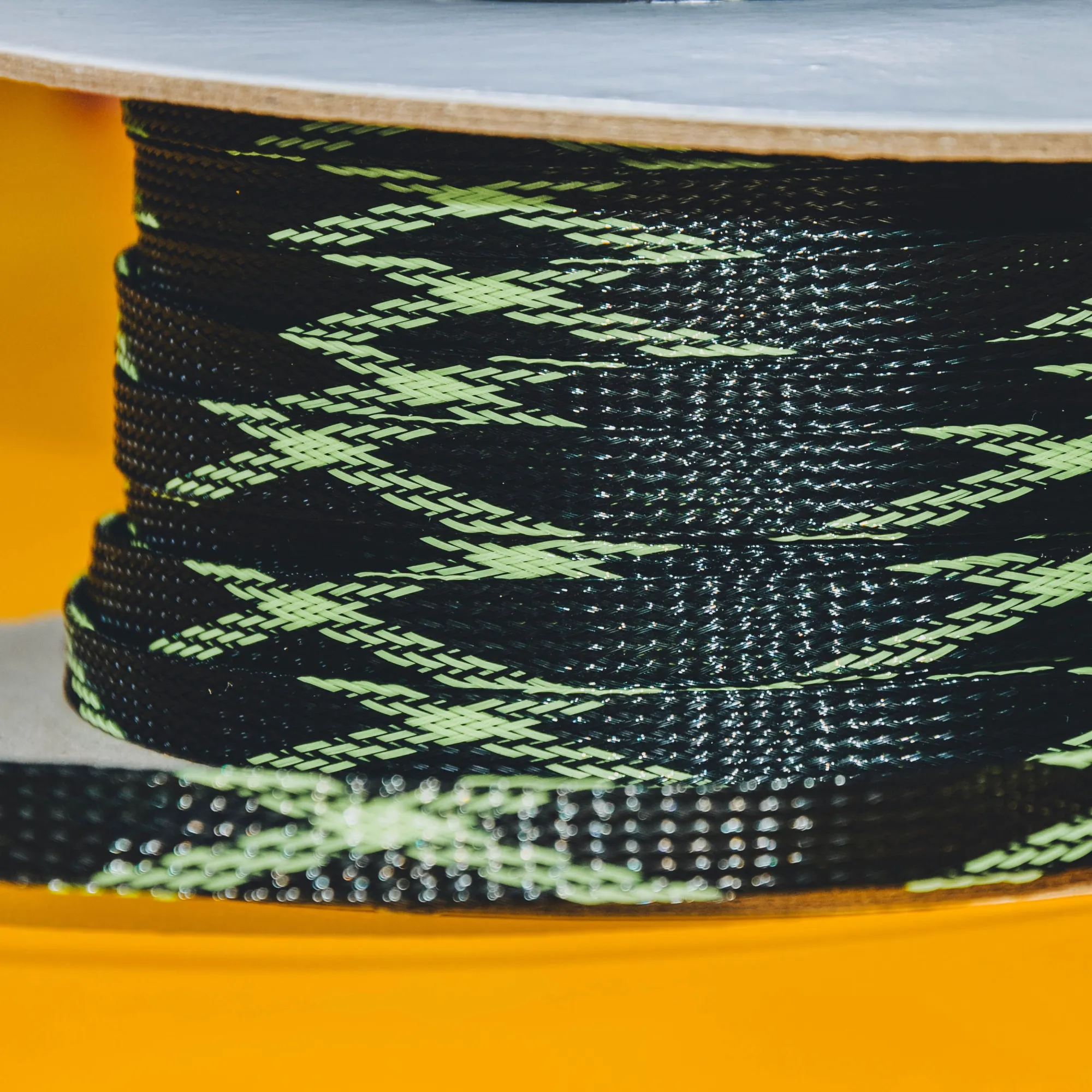 Защитная кабельная оплетка GA D8mm черно-зеленая (1б-50м) (1м) - фото