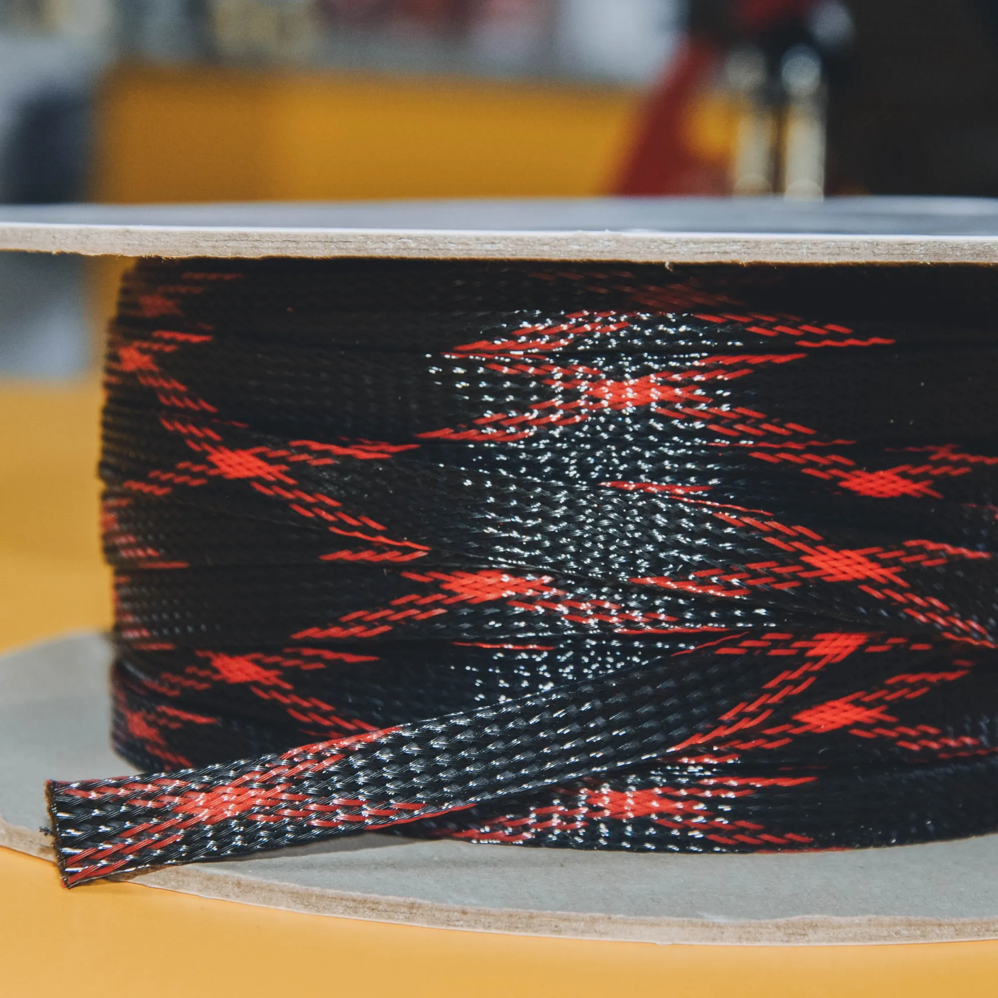 Защитная кабельная оплетка GA D10mm черно-красная (1б-50м) (1м) - фото